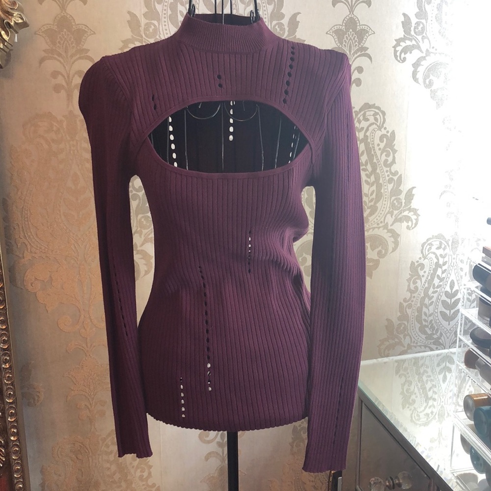 Guess super sexy cut out shirt